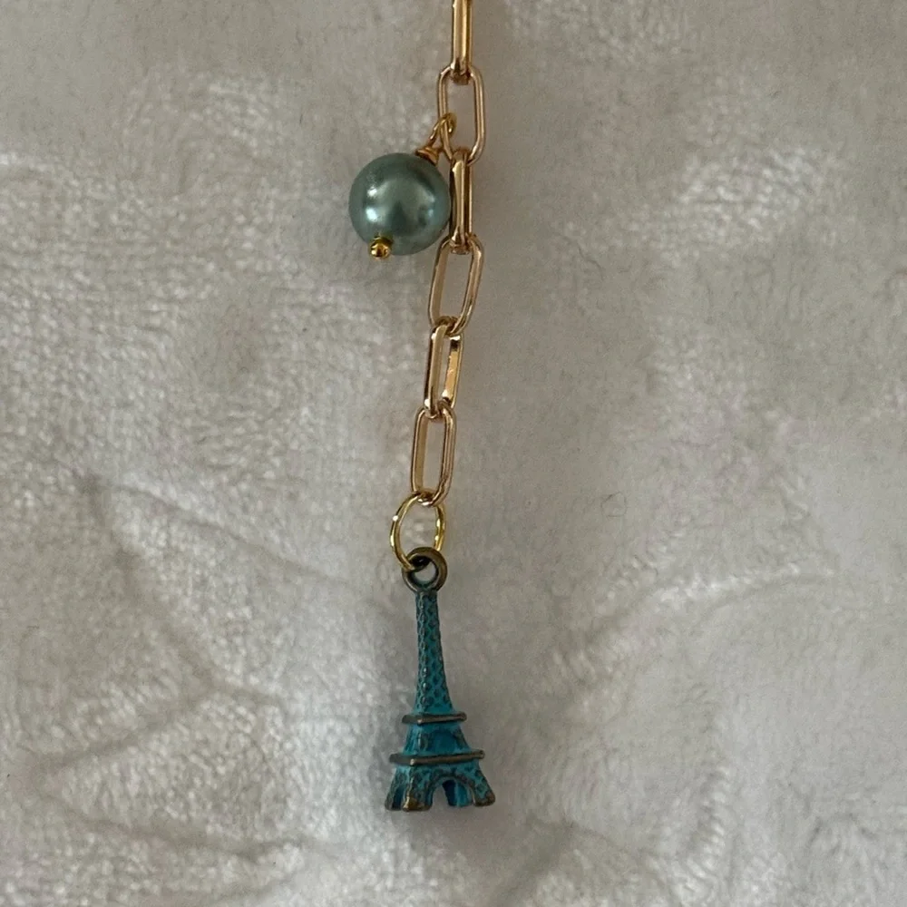 Red Balloon Dog Keychain With Green Faux Pearls & Eiffel Tower Charm - NWT - Picture 5 of 7